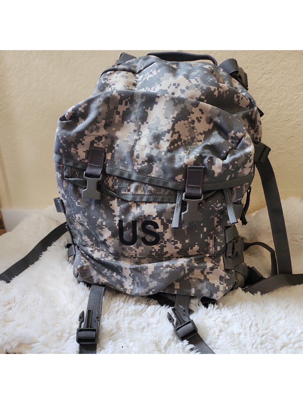 This US Military Army MOLLE II 3-Day Assault Pack US Logo Authentic Big